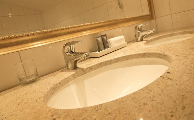 Family Suite (2 Adults + 2 Children) image 2