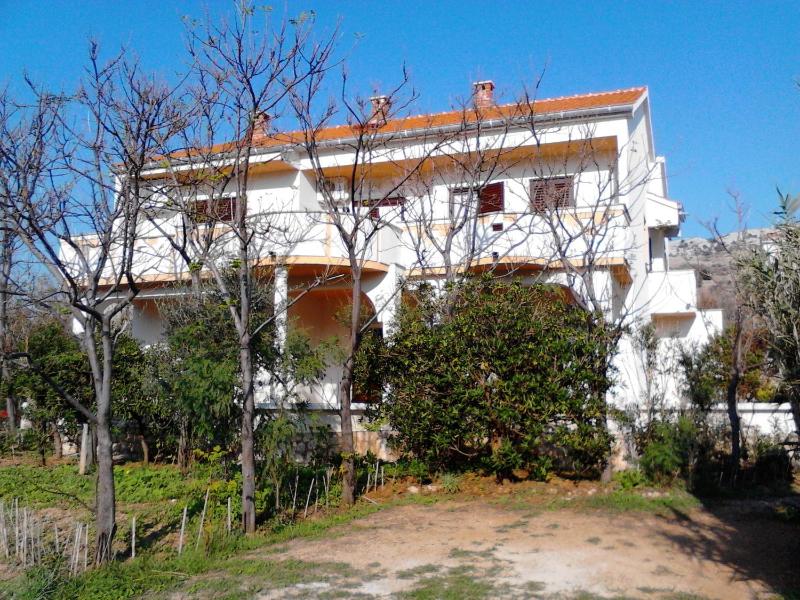 Apartments Krešimir beauty with shadow trees and parking place - image 18