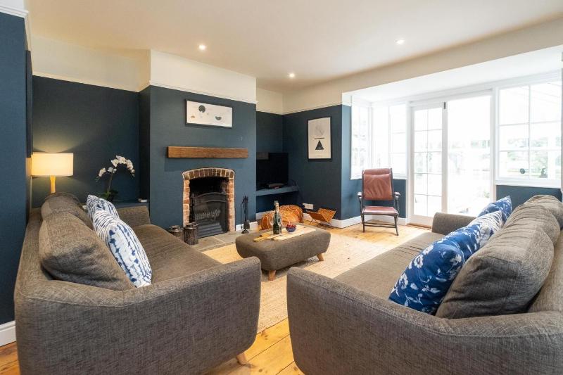 Pinewood - Aldeburgh Coastal Cottages - image 1