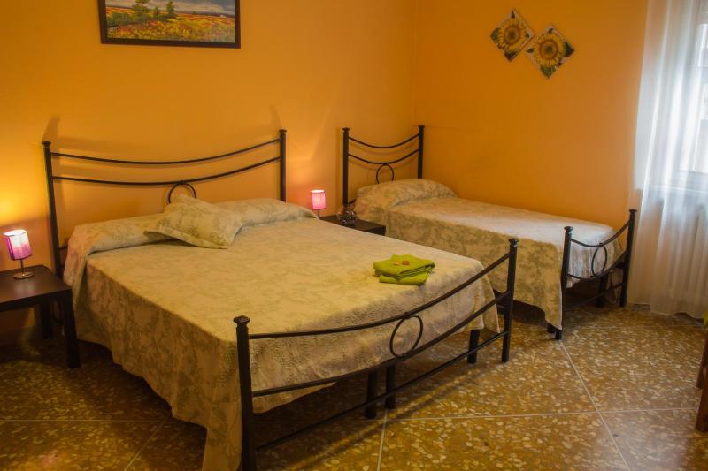 Triple Room with Shared Bathroom image 3