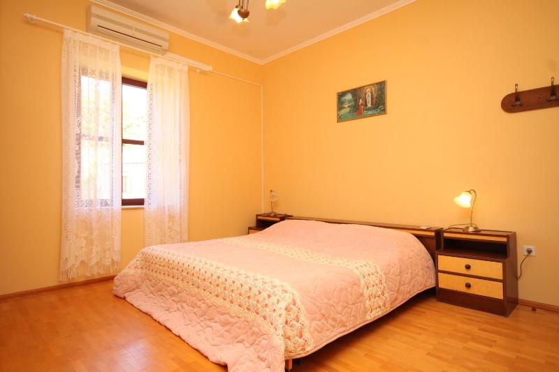 One-Bedroom Apartment with Terrace and Sea View image 1