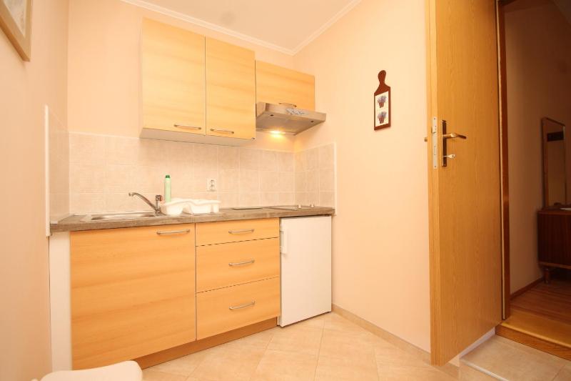 One-Bedroom Apartment with Terrace and Sea View image 4