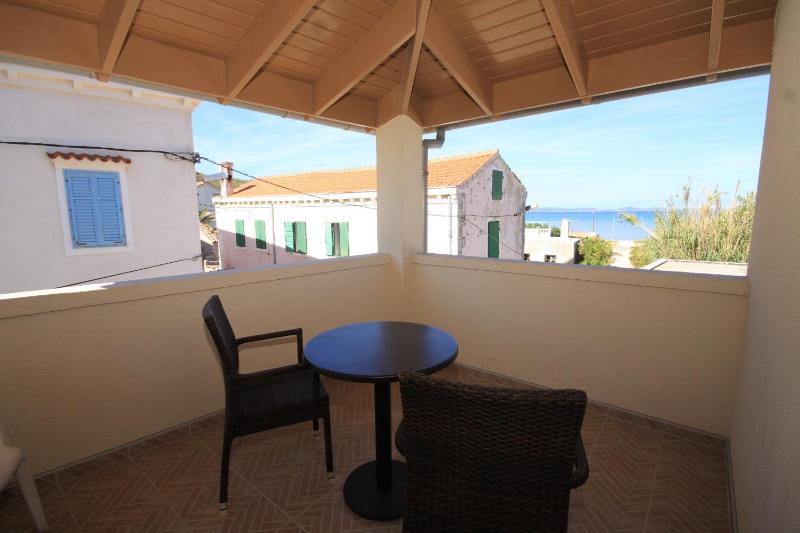 One-Bedroom Apartment with Terrace and Sea View image 3