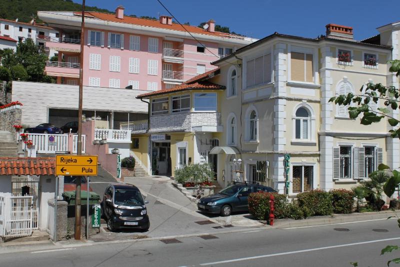 Apartments with a parking space Opatija - 7844 - image 5