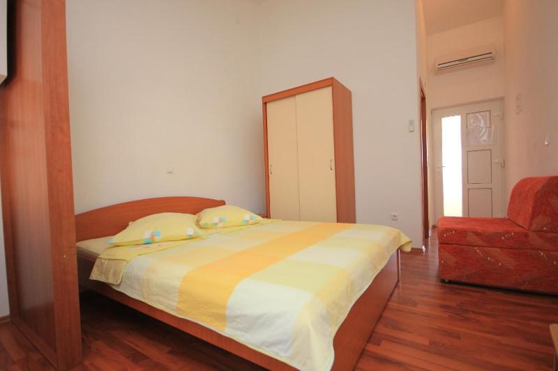 Studio with Balcony image 1