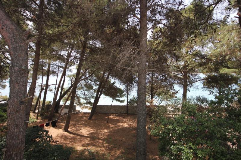 One-Bedroom Apartment with Balcony and Sea View image 3