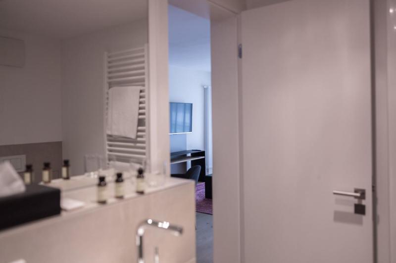 Deluxe Studio image 4