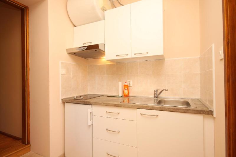 One-Bedroom Apartment with Terrace and Sea View image 4