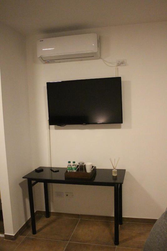 AA Naon apart - image 15