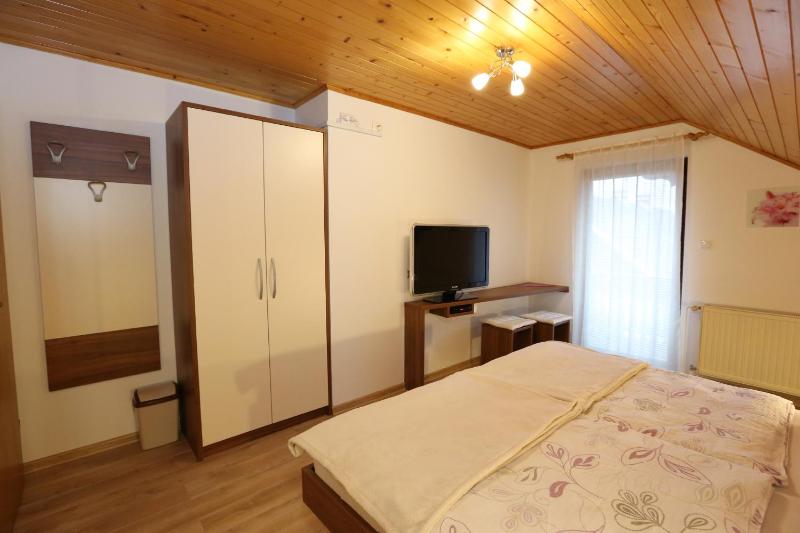 Double Room with Balcony image 4