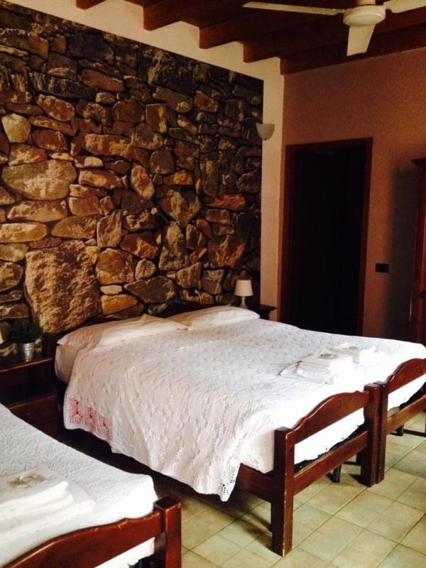 Double Room image 3