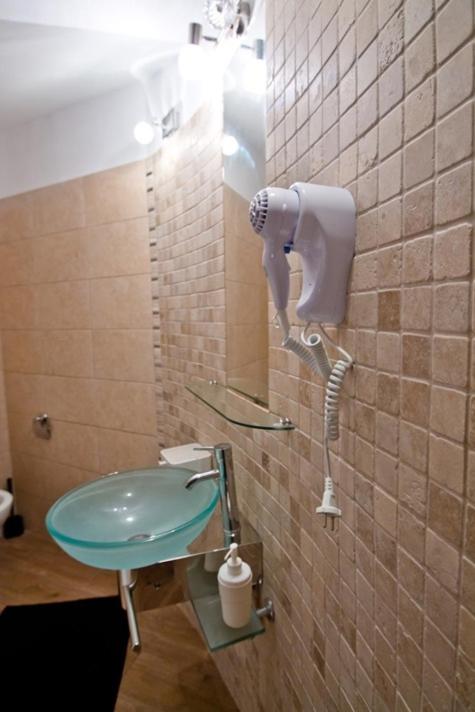 Deluxe Studio with Bathtub image 3