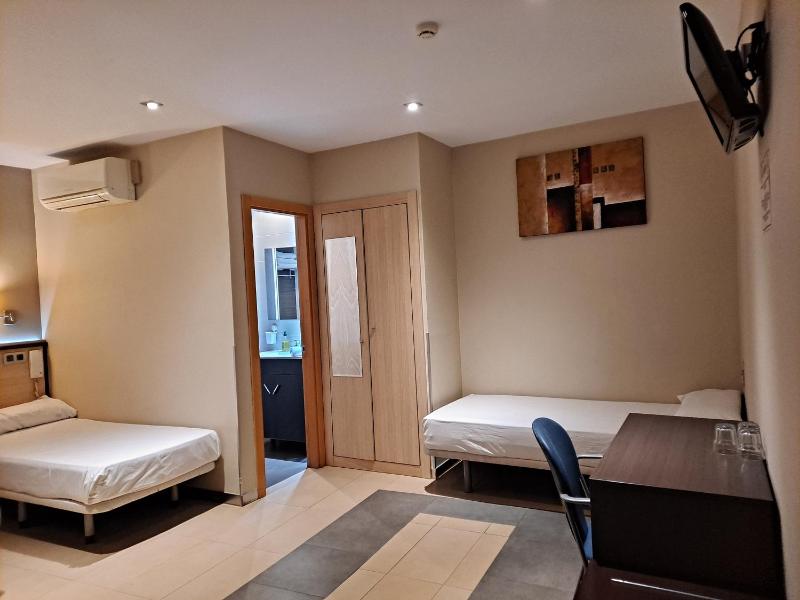 Double or Twin Room with Extra Bed image 4