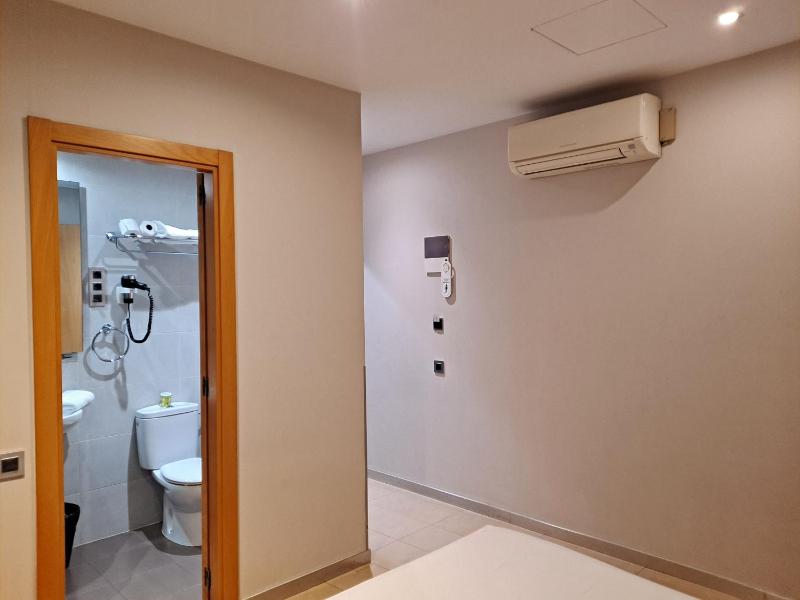 Double or Twin Room image 2