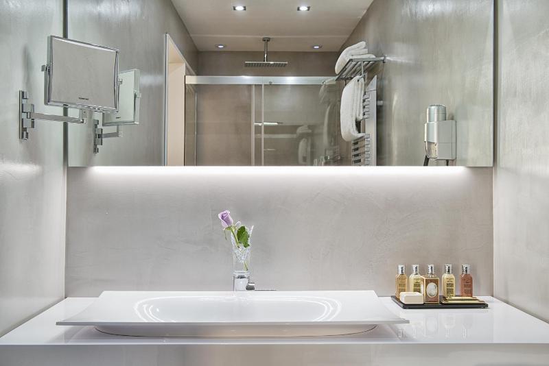 Superior Double Room image 4