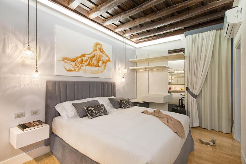 Classic Double Room image 3