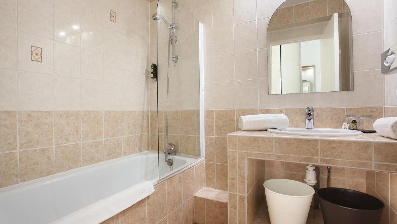 Classic Triple Room image 1