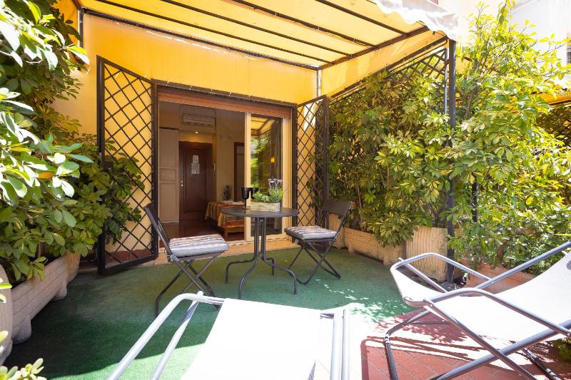 Double Room with Terrace image 3