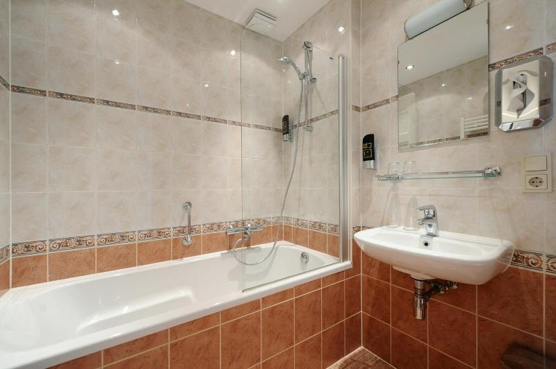 Double Room with Bath image 3