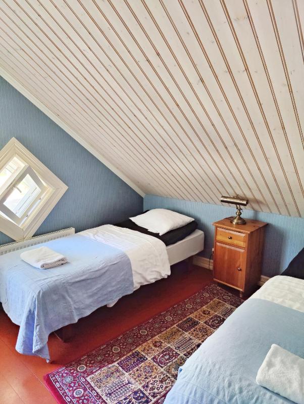 Twin Room with Shared Bathroom image 3