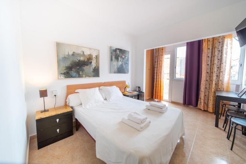 Double Room with Balcony image 1