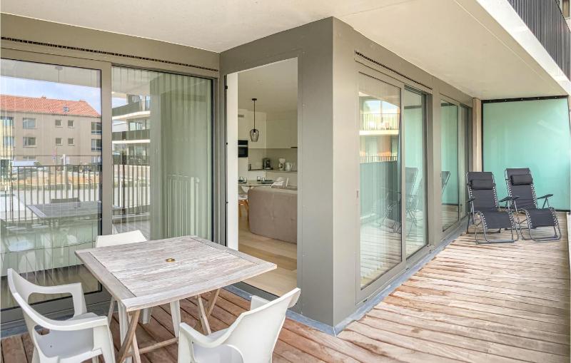 Amazing Apartment In Oostende With Swimming Pool - image 8