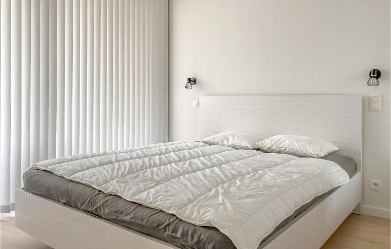 Amazing Apartment In Oostende With Swimming Pool - image 16
