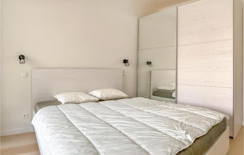Amazing Apartment In Oostende With Swimming Pool - image 9