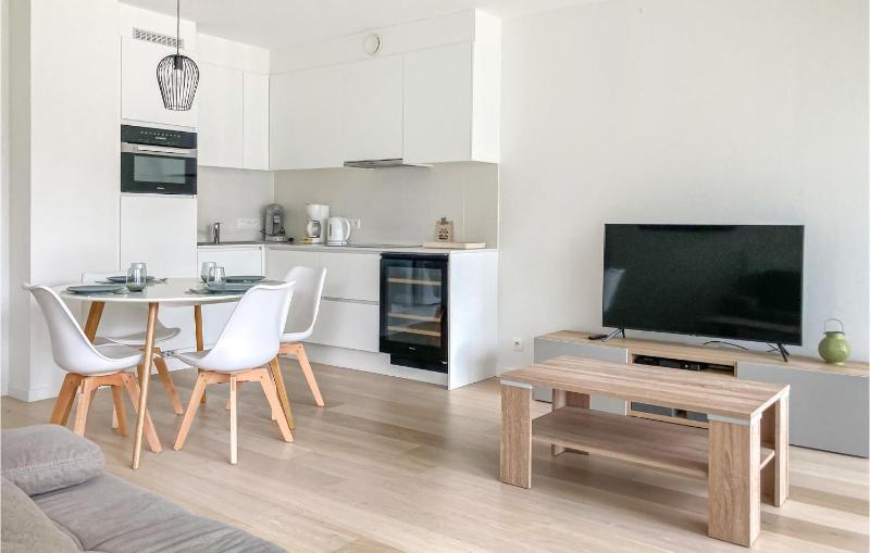 Amazing Apartment In Oostende With Swimming Pool - image 11