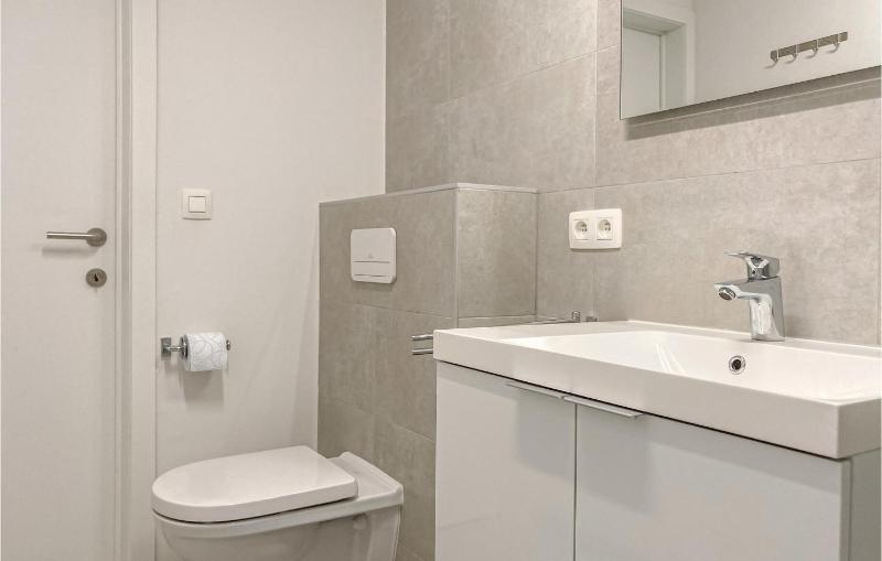Amazing Apartment In Oostende With Swimming Pool - image 3