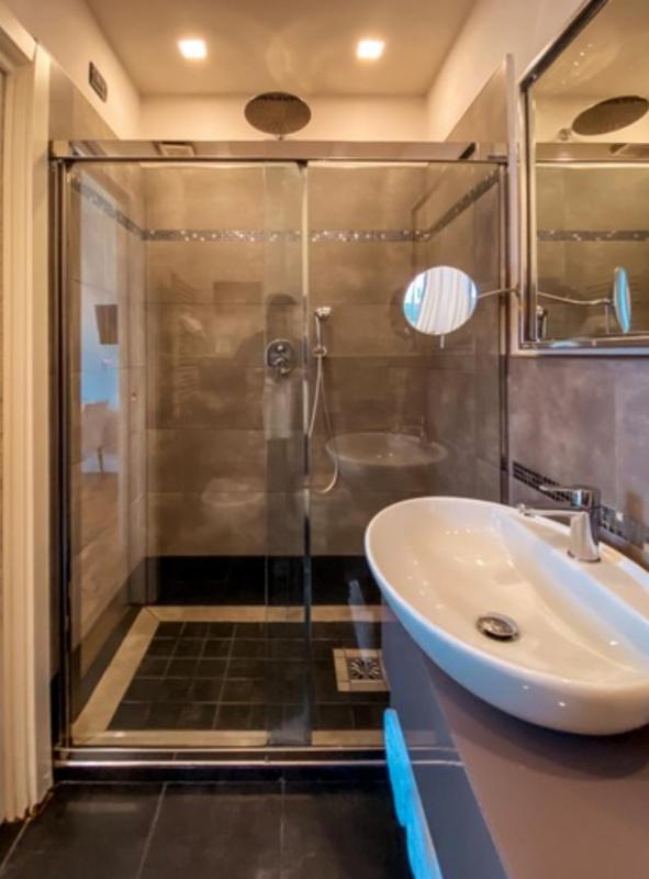 Deluxe Double Room image 2