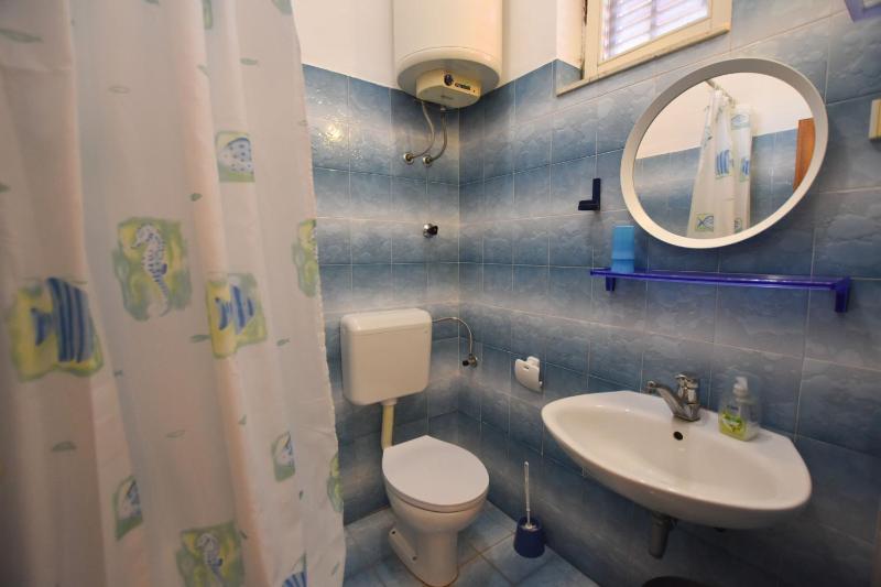 Double Room with Balcony image 3