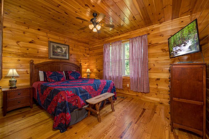 Luxurious 6BR Smoky Mountain cabin with stunning views game room fire pit and hot tub Wi-Fi - image 24