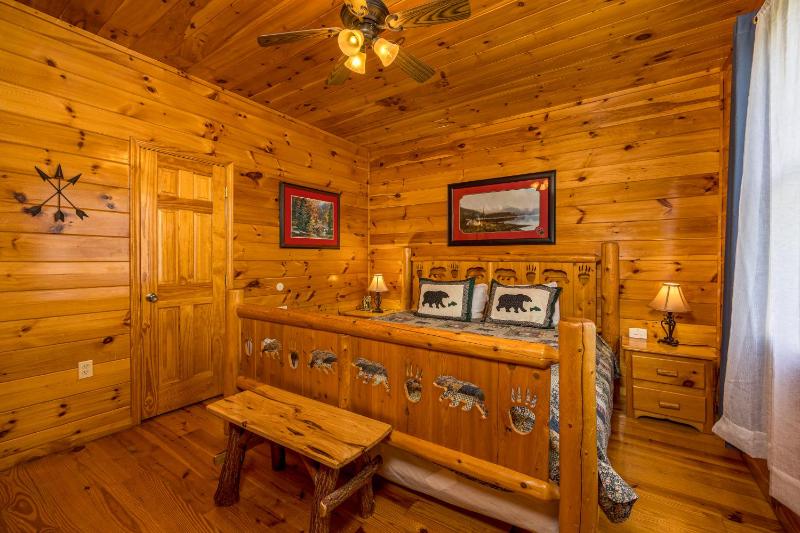 Luxurious 6BR Smoky Mountain cabin with stunning views game room fire pit and hot tub Wi-Fi - image 2