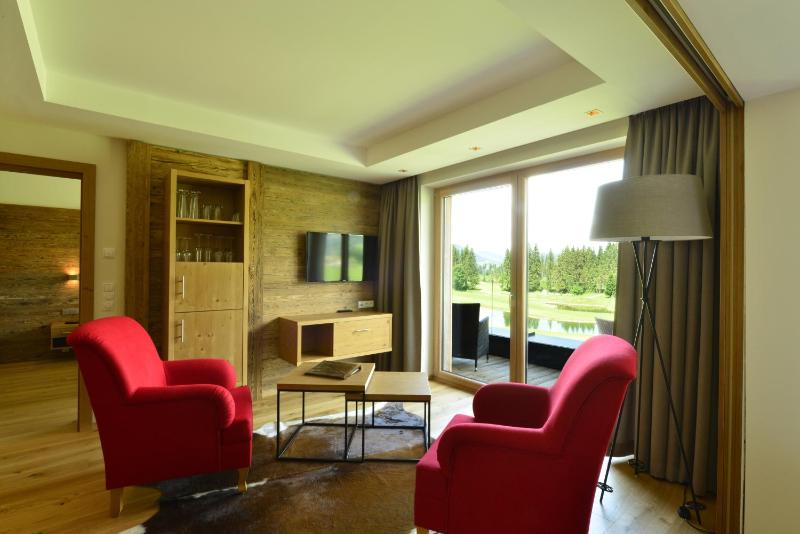 Luxury One-Bedroom Apartment image 1