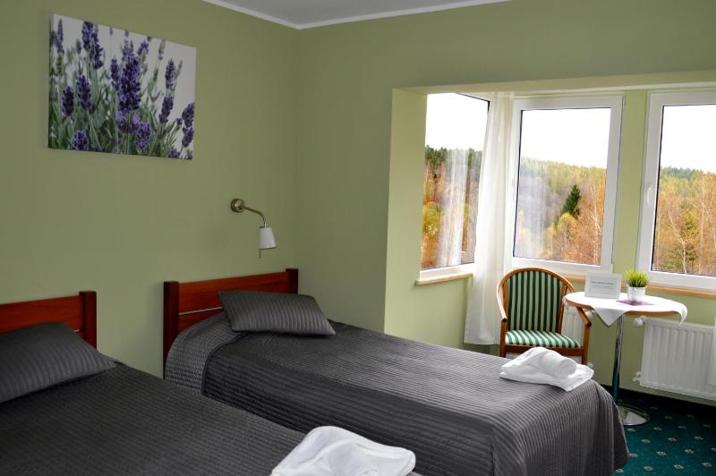 Twin Room image 4