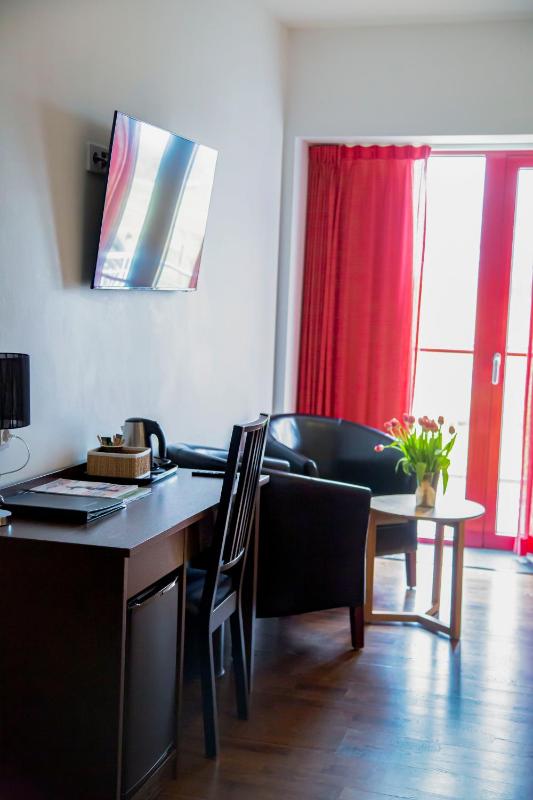 Double Room image 4
