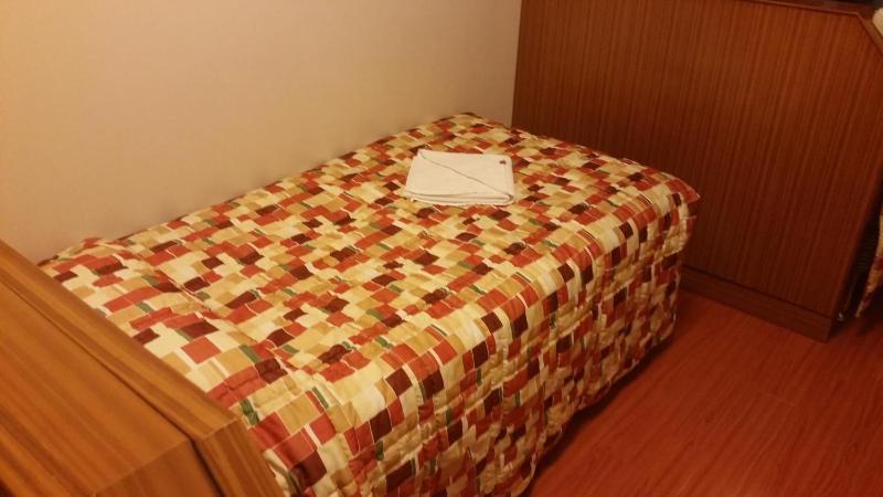 Single Room image 3