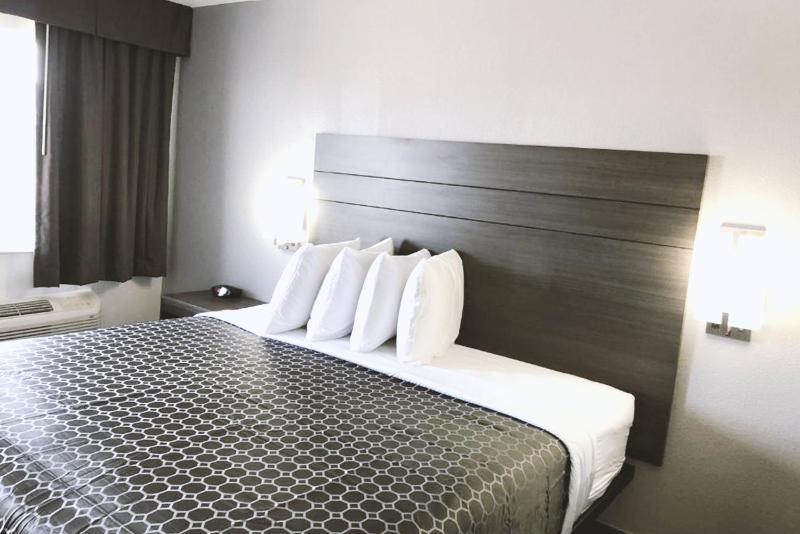 King Room image 3