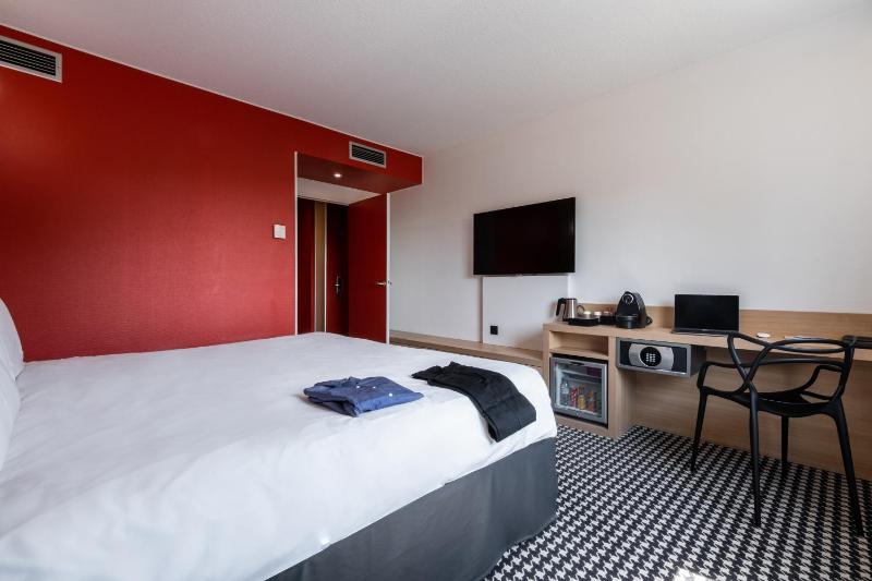Classic Room with 1 Double Bed and access to the Spa image 3