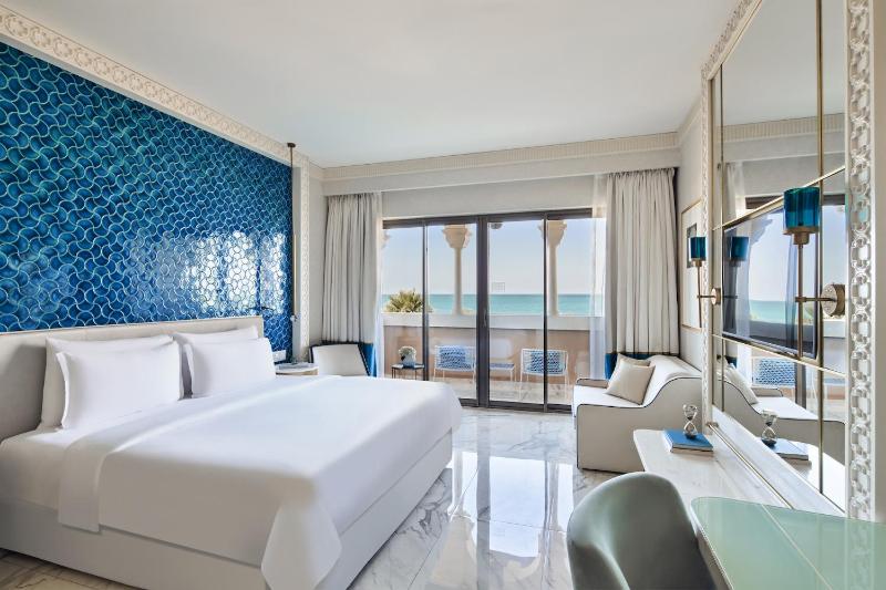 Deluxe King Room Sea View image 1