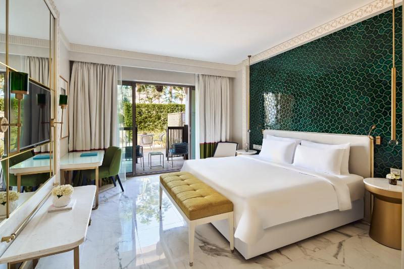 One-Bedroom Family Suite with Pool Access image 4
