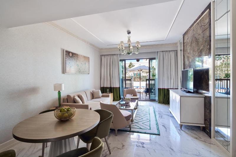 One-Bedroom Family Suite with Pool Access image 3