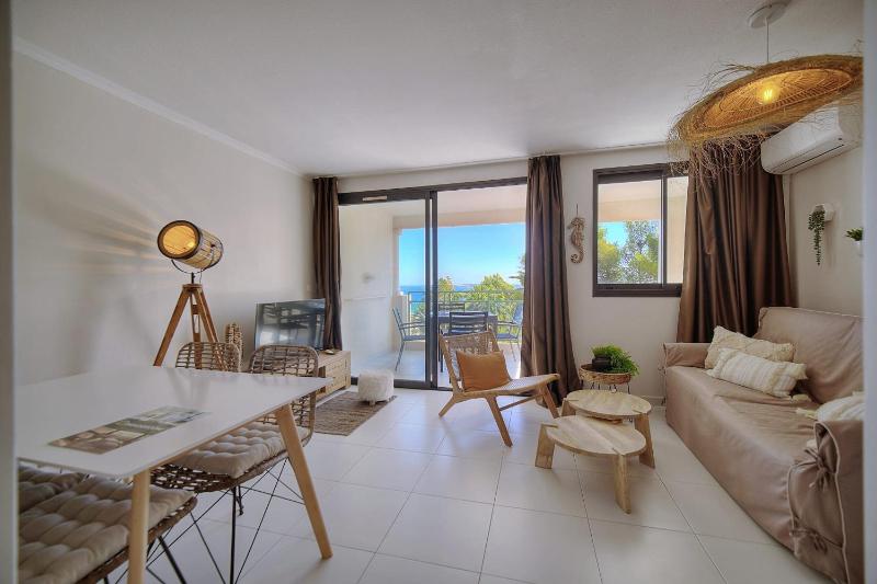 Upstays - Renovated - Sea view - Pool - Patio - image 32
