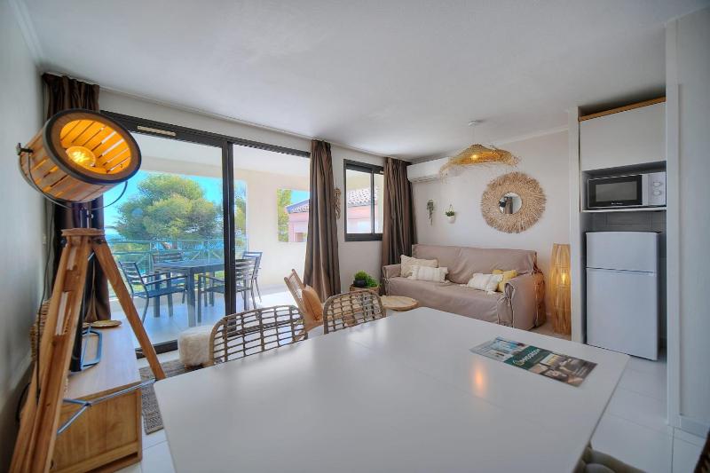 Upstays - Renovated - Sea view - Pool - Patio - image 28
