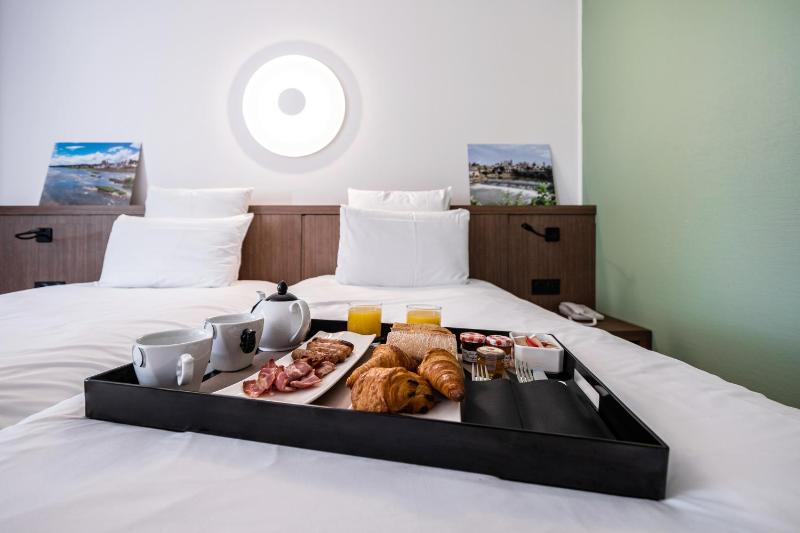 Classic Twin Room with Spa Access image 3