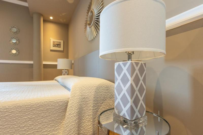 Deluxe Double Room with Sea View image 2