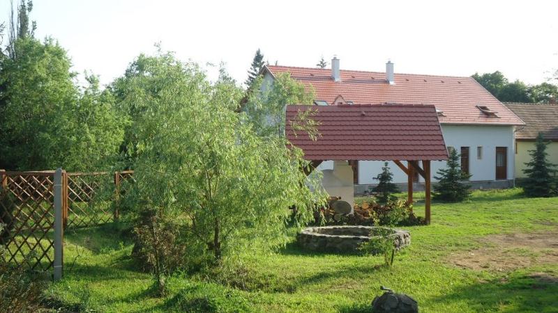 Eight-Bedroom House image 3
