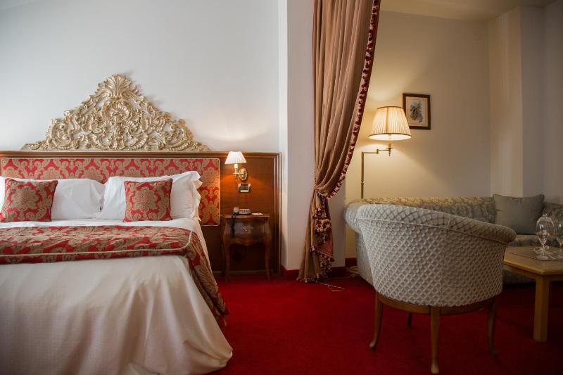 Junior Suite with Garden View image 2