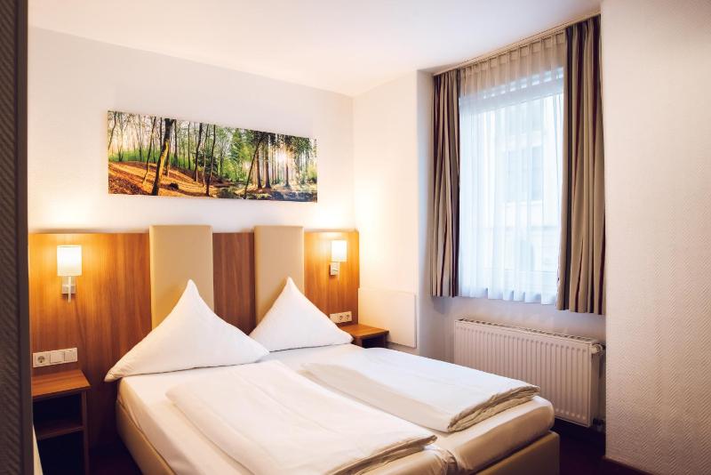 Double Room image 1